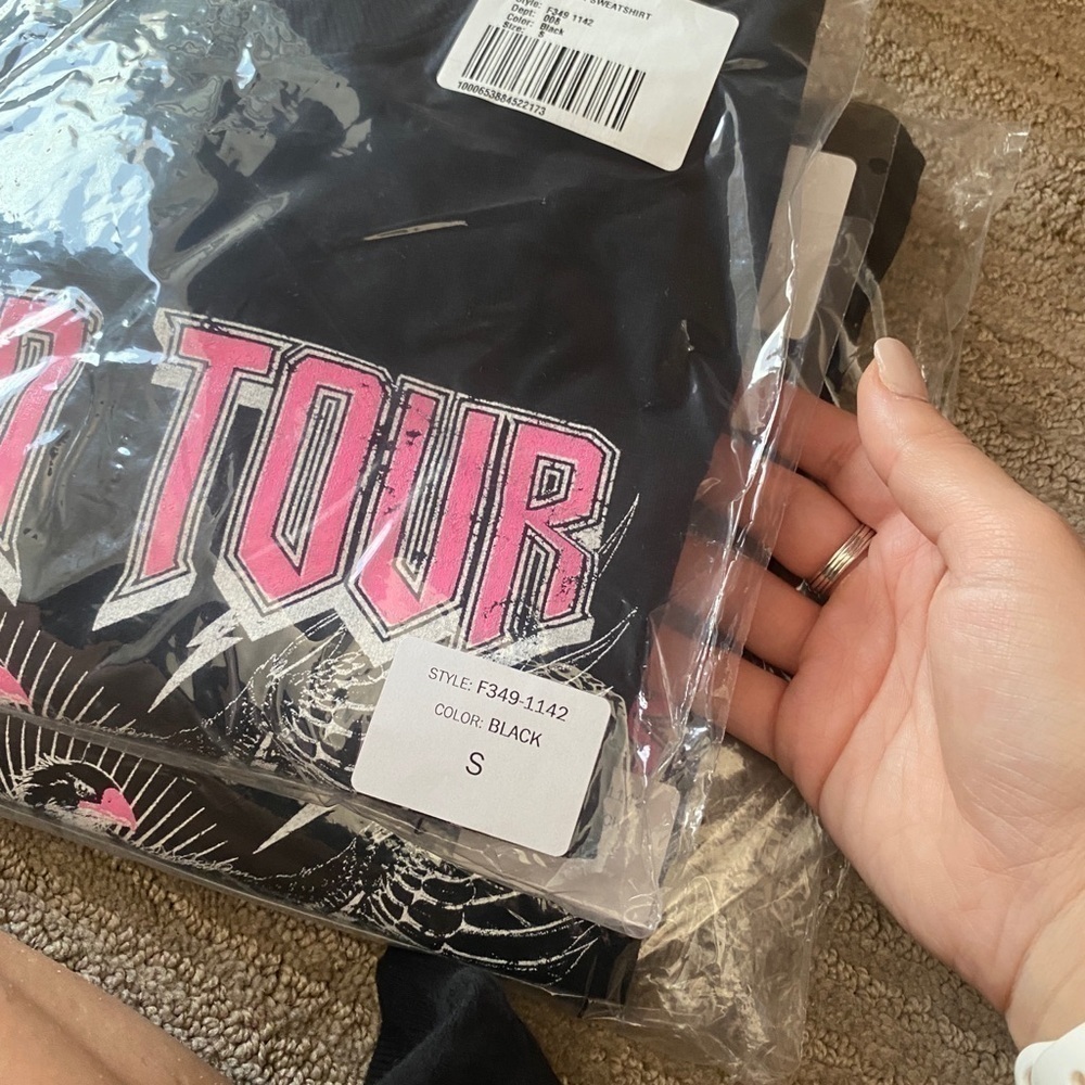 NEW - World Tour Pullover Black Long Sleeve - Picture 7 of 8
